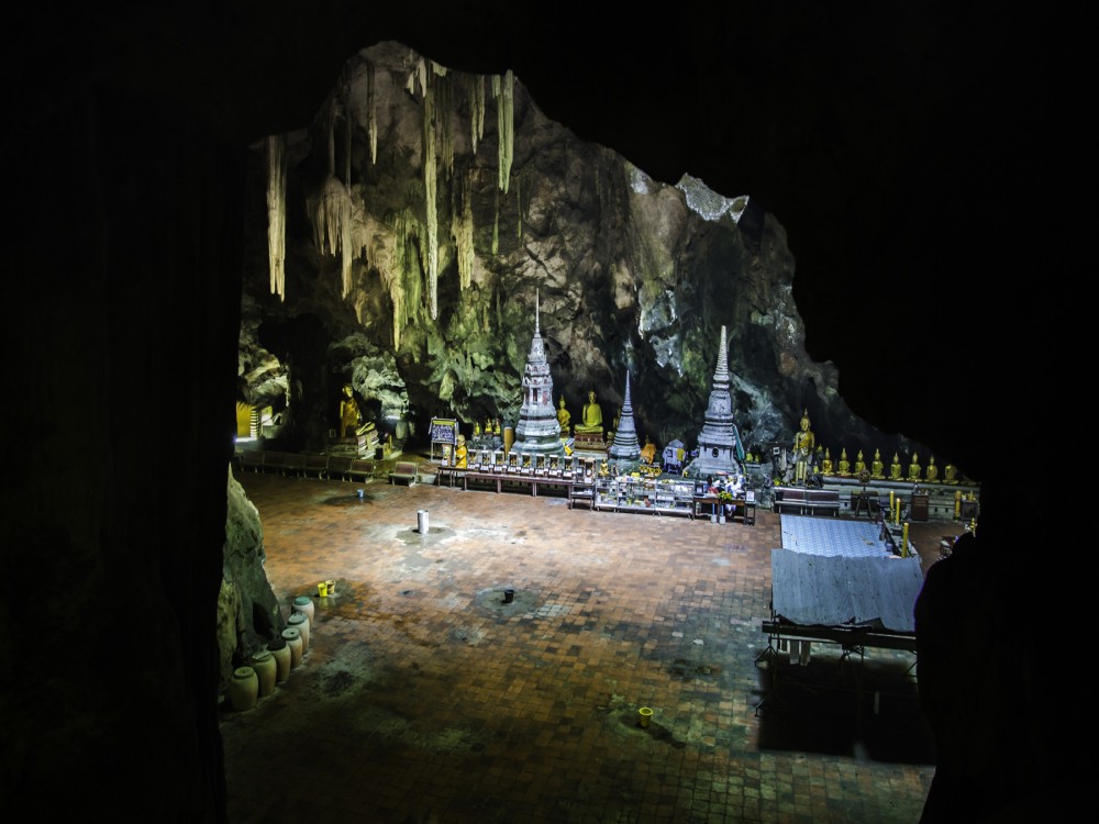 Cave Temple (Wat Suwan Kuha) 