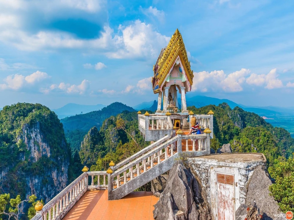 Cave Temple (Wat Suwan Kuha) 