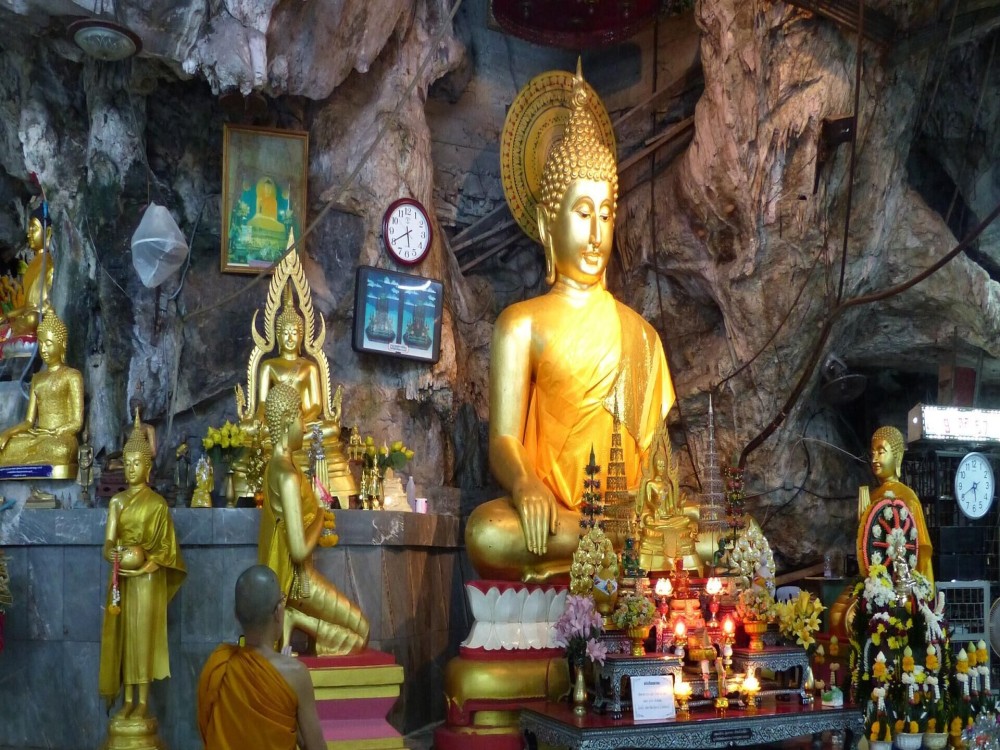 Cave Temple (Wat Suwan Kuha) 