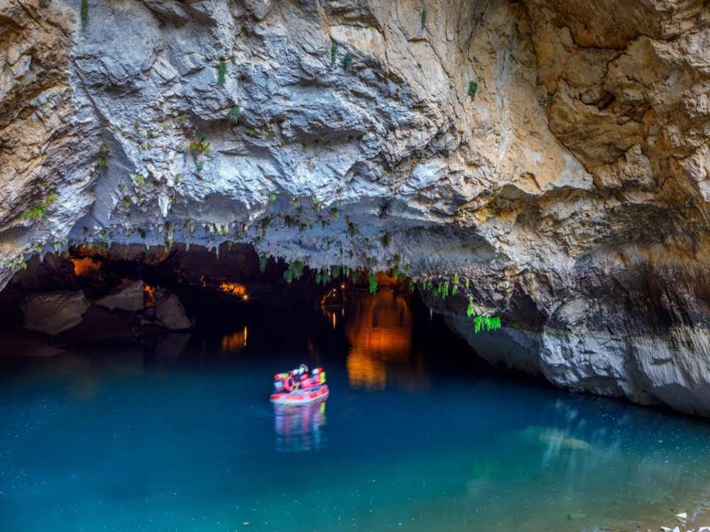 Discover Altinbesik Cave