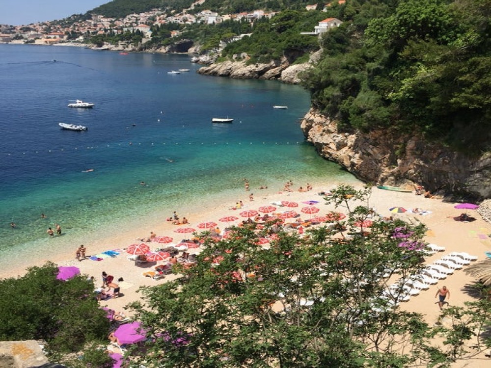 Sveti Jakov Beach