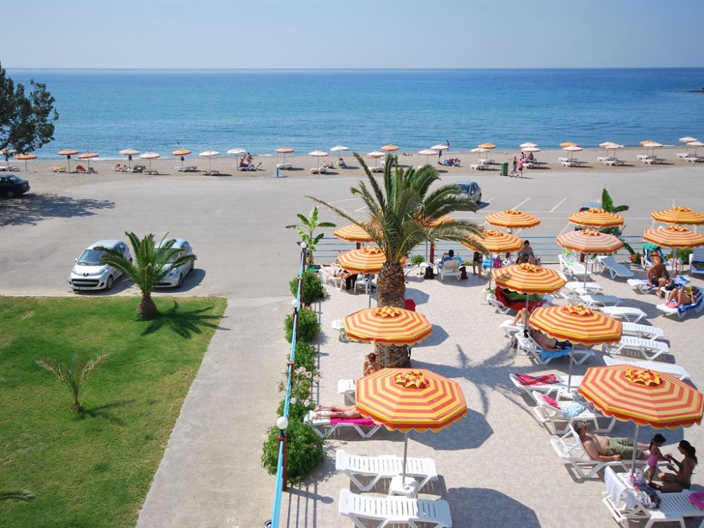 Kamari Beach