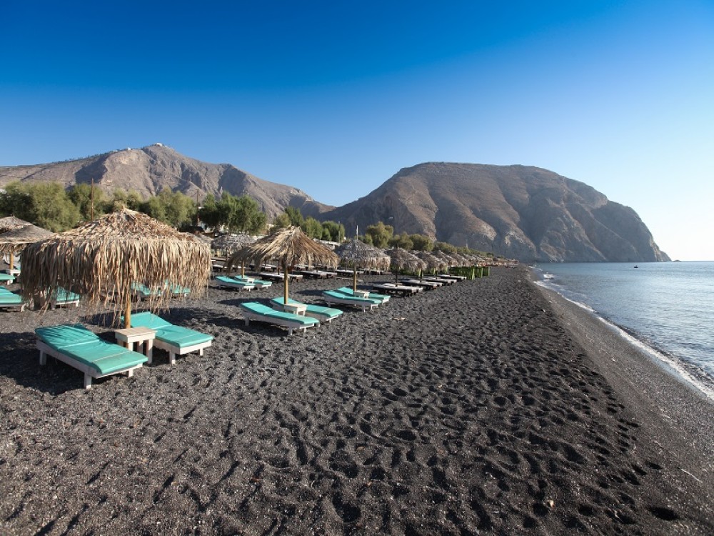 Perivolos Beach