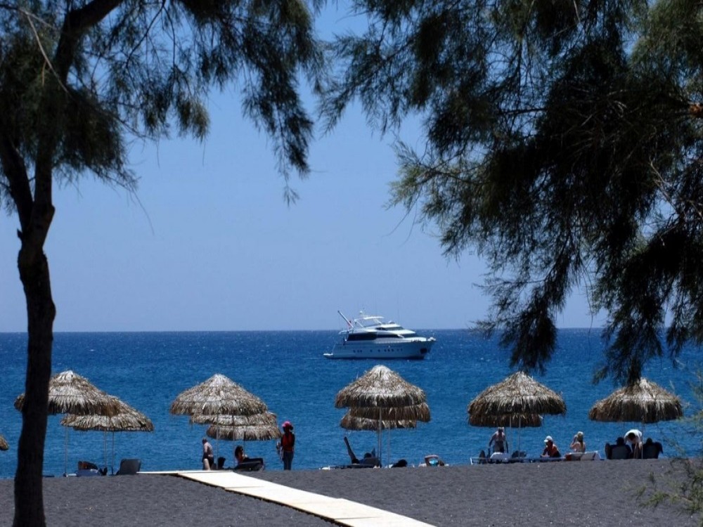 Perivolos Beach