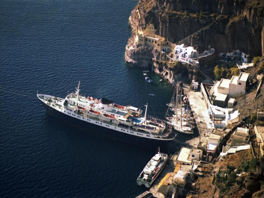 Port of Santorini 
