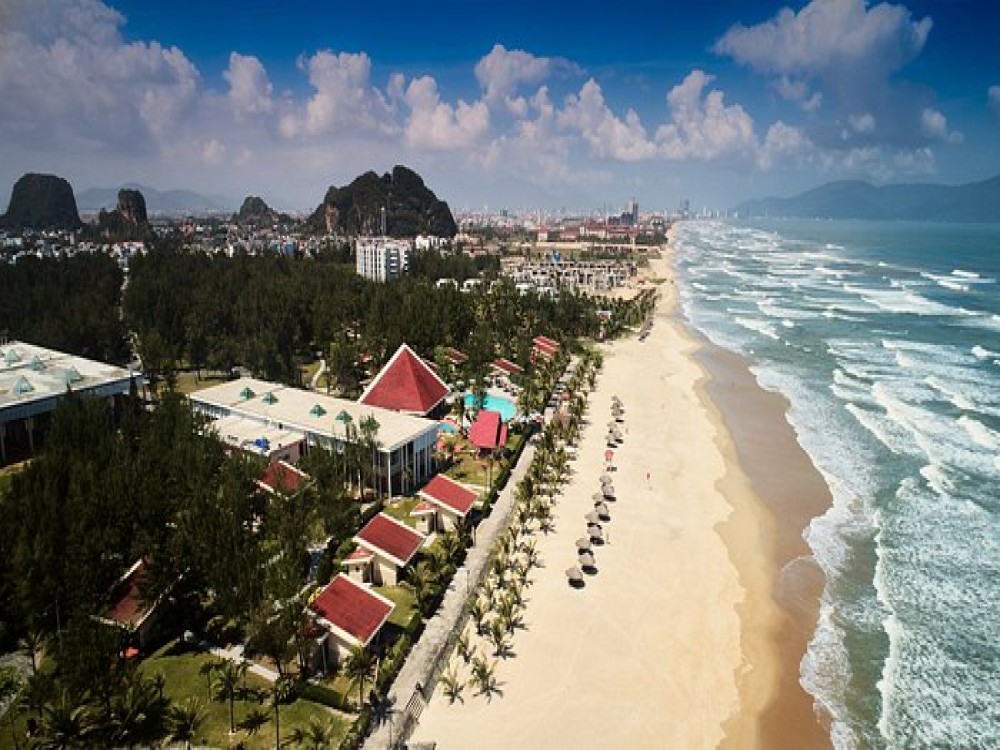 Non Nuoc Beach