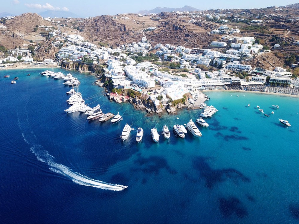 Psarou Beach