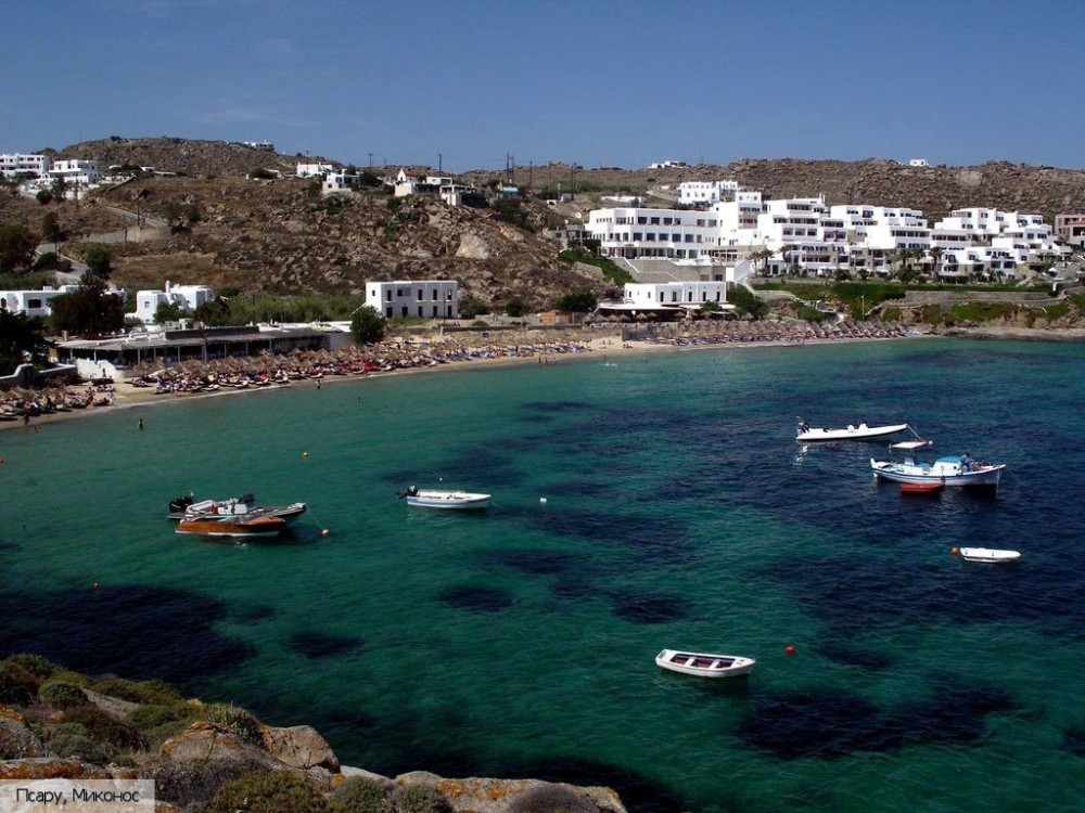 Psarou Beach