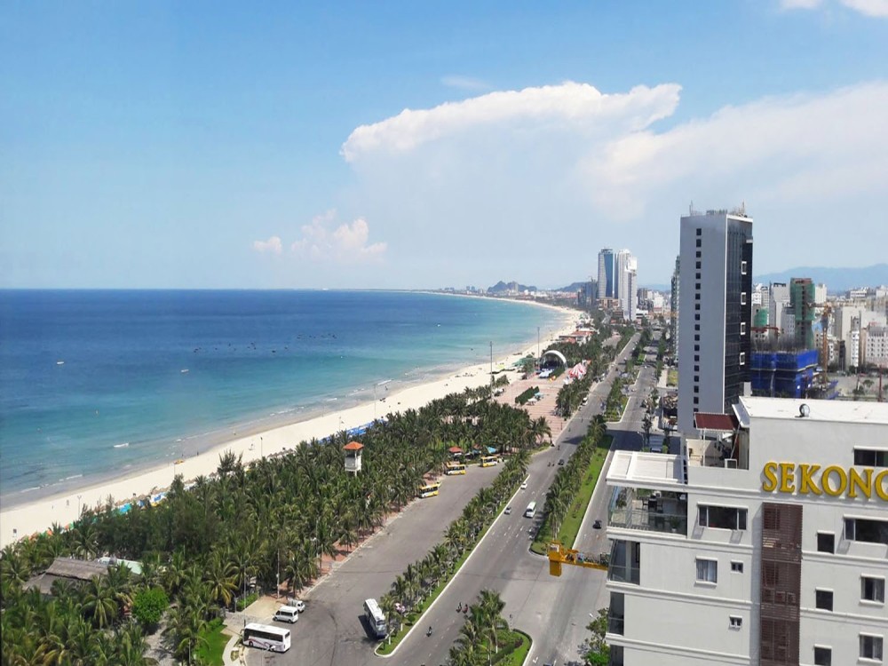 Pham Van Dong Beach