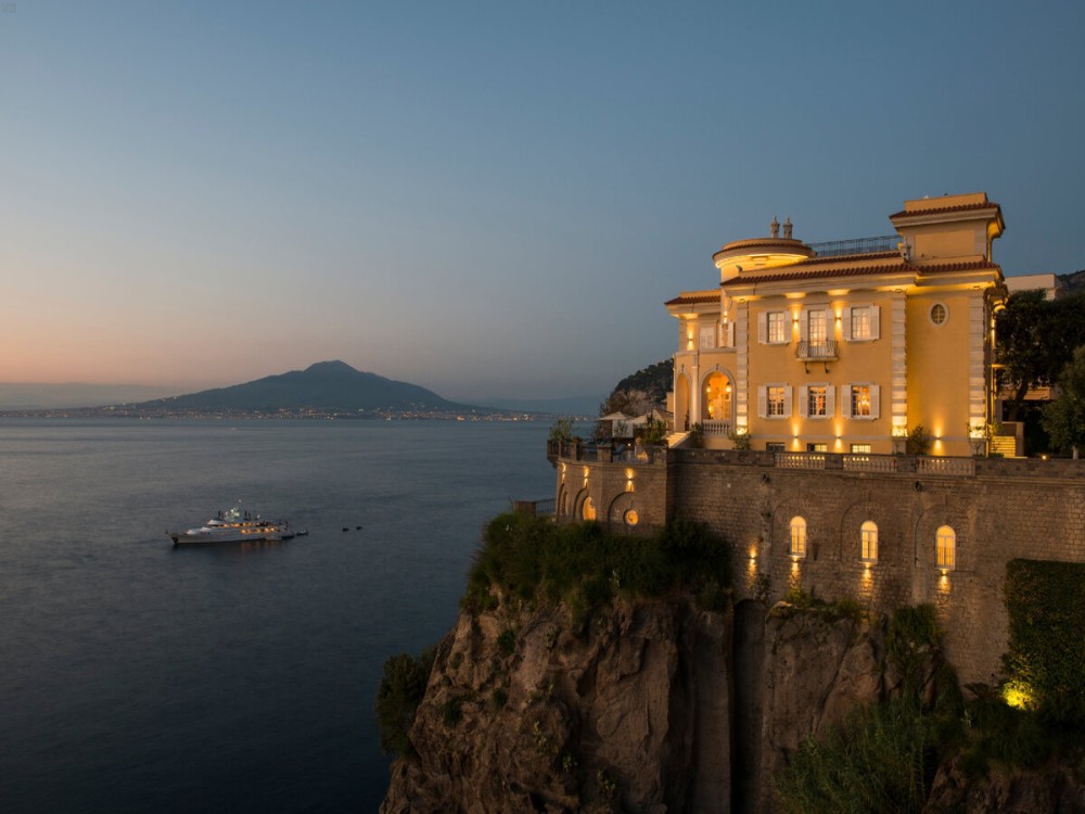  Villa Comunale di Sorrento 