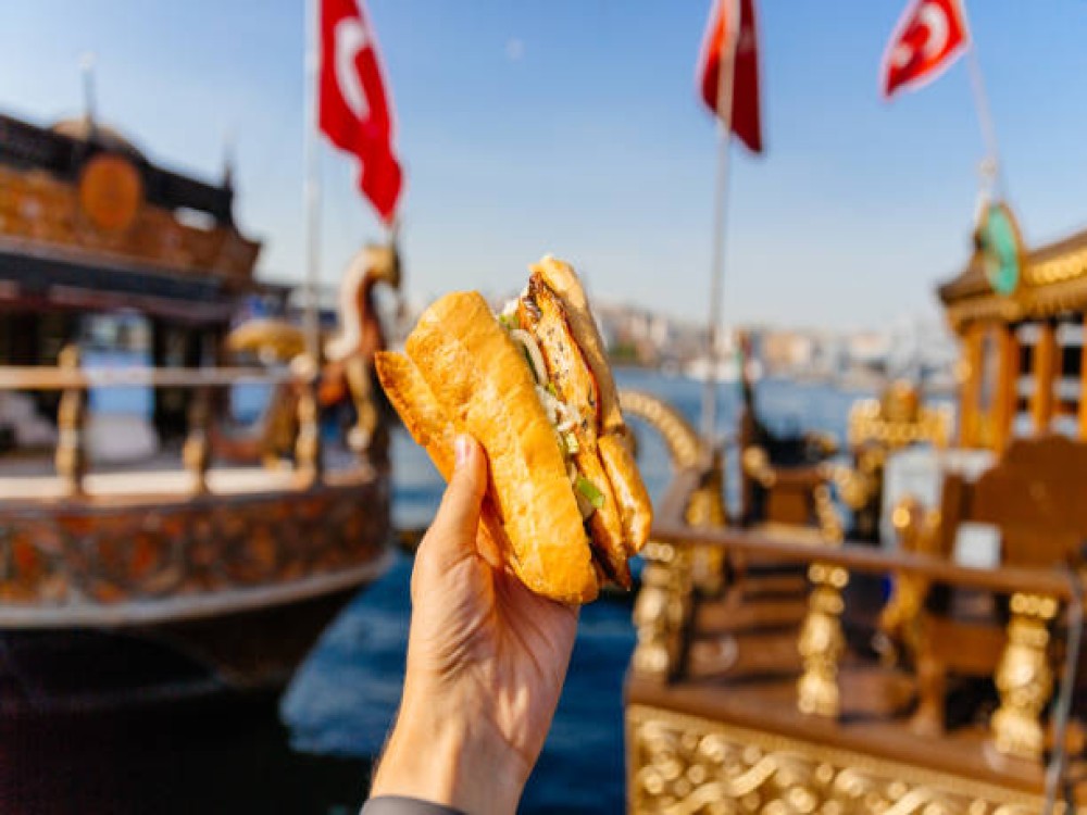 Eminonu Pier (Eminönü Iskelesi)