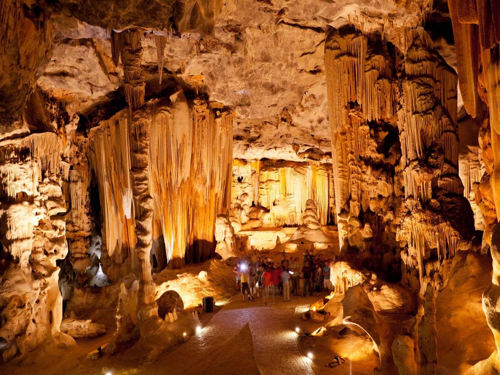 Can Marca Caves (Cueva de Can Marcà)