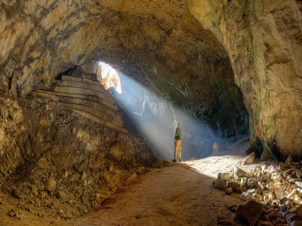 Can Marca Caves (Cueva de Can Marcà)