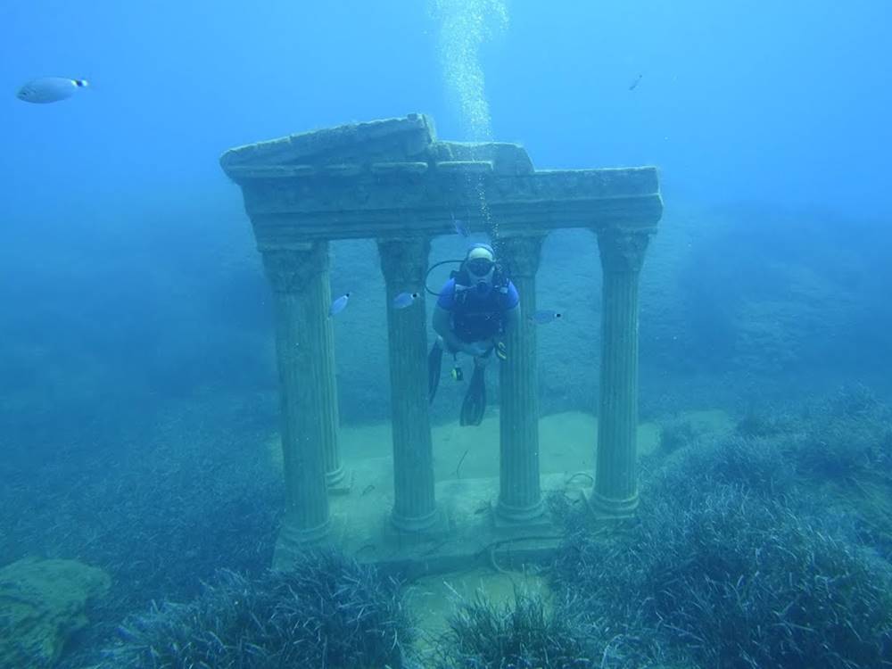 Side Scuba Diving
