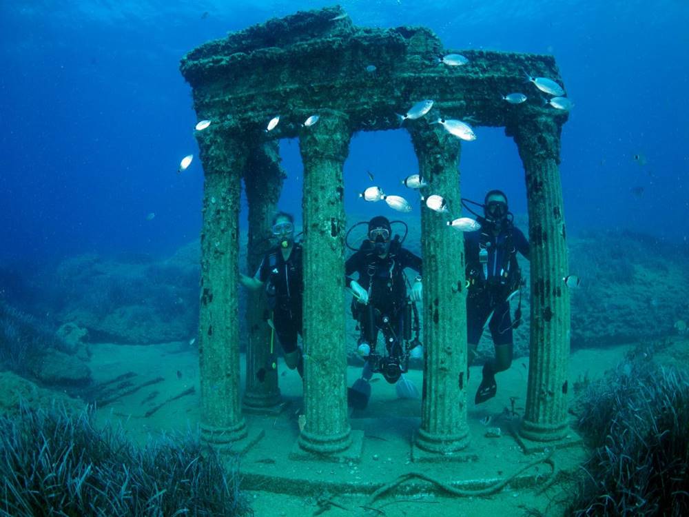 Side Scuba Diving