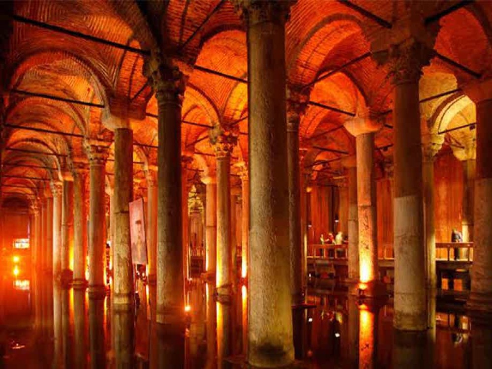Basilica Cistern (Yerebatan Sarayi) 