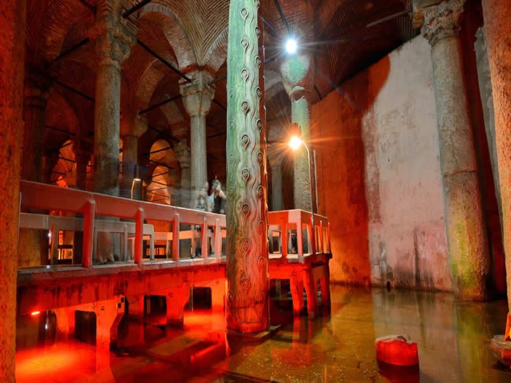 Basilica Cistern (Yerebatan Sarayi) 