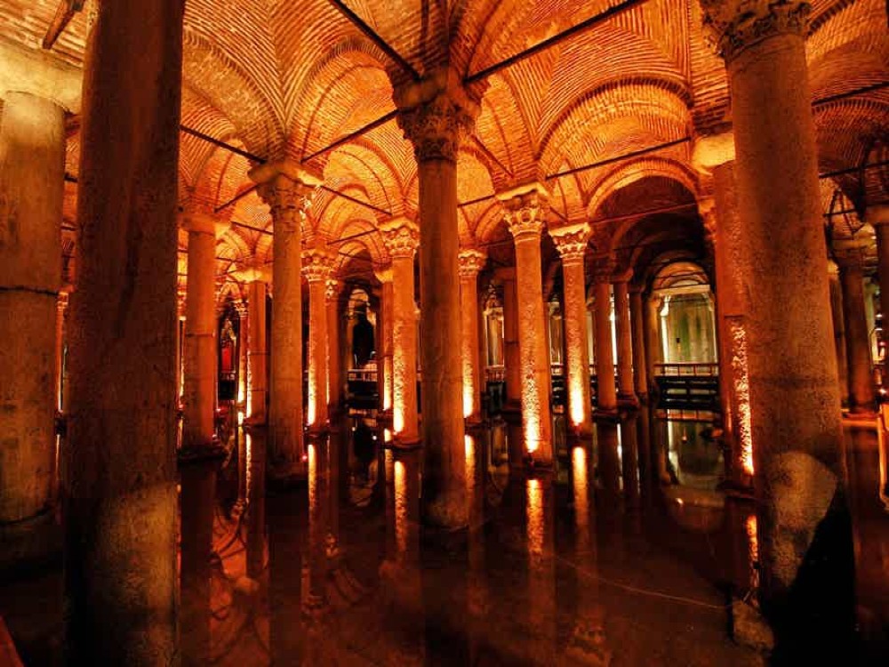 Basilica Cistern (Yerebatan Sarayi) 