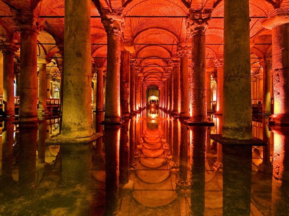 Basilica Cistern (Yerebatan Sarayi) 