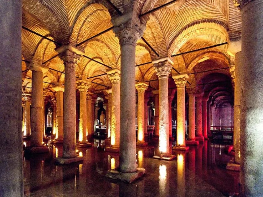 Basilica Cistern (Yerebatan Sarayi) 
