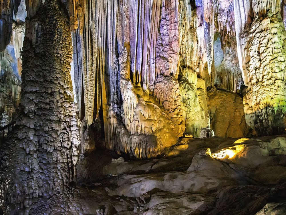 Tien Son Cave