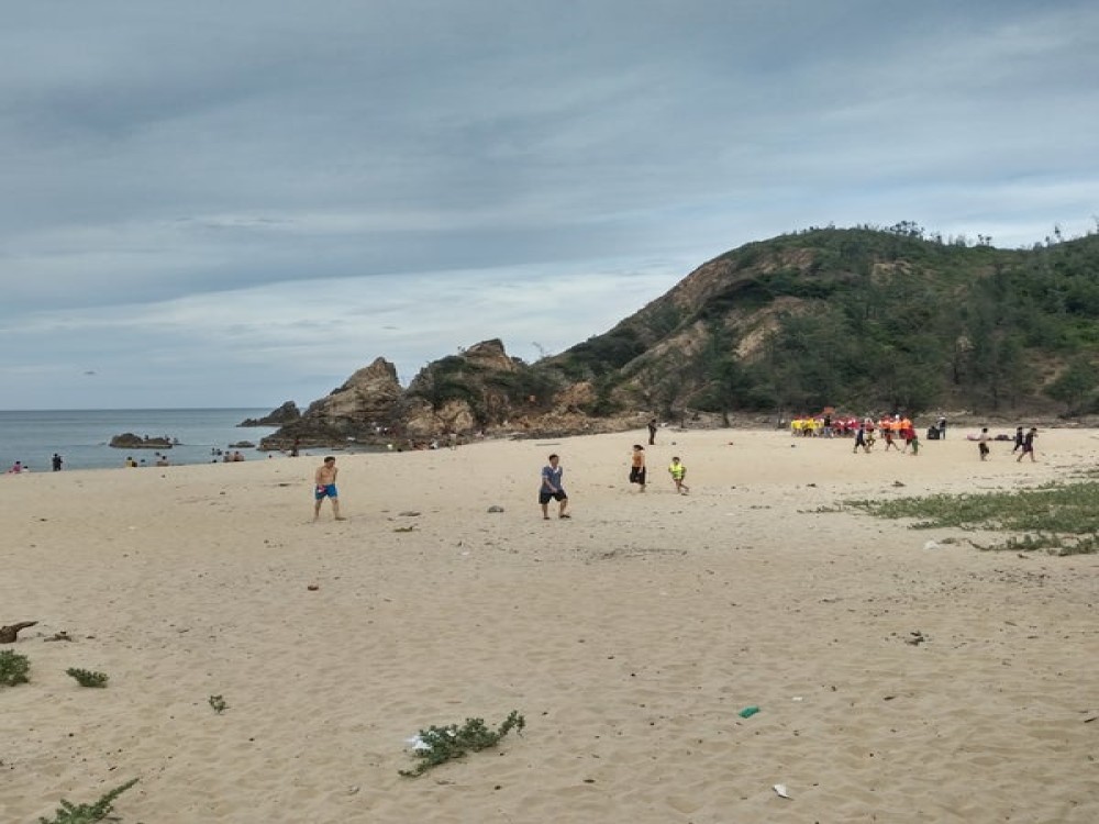 Bai Da Nhay (Jumping rock beach)