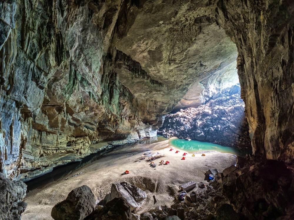 Phong Nha Tour To The Caves