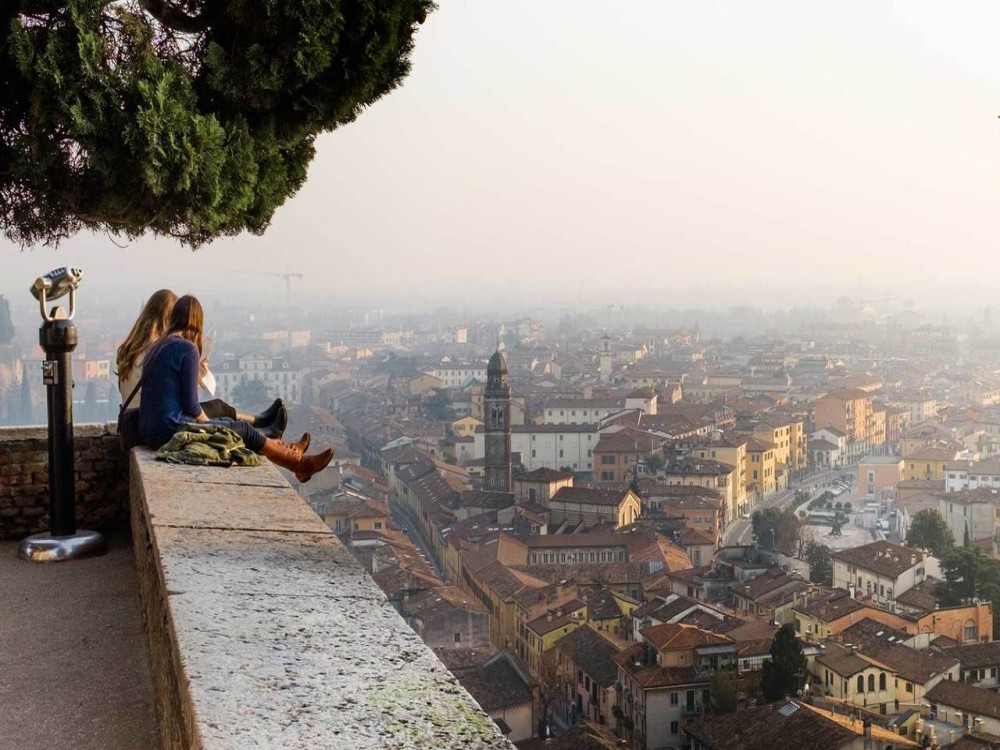 Piazzale Castel San Pietro