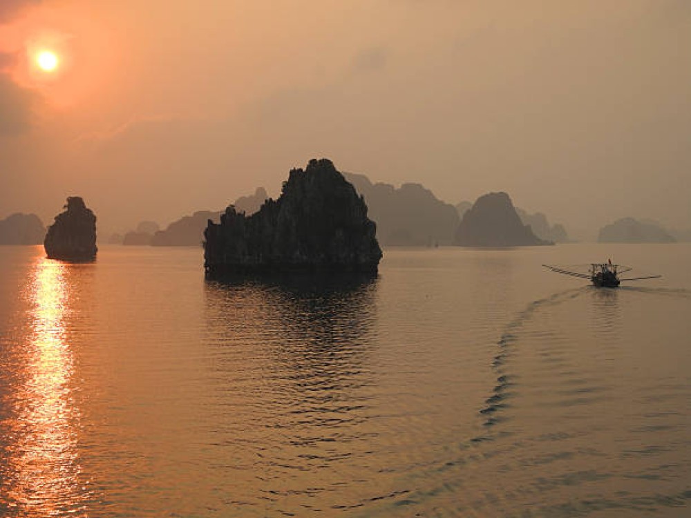 Bai Tu Long Bay