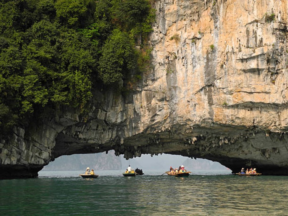 Bai Tu Long Bay