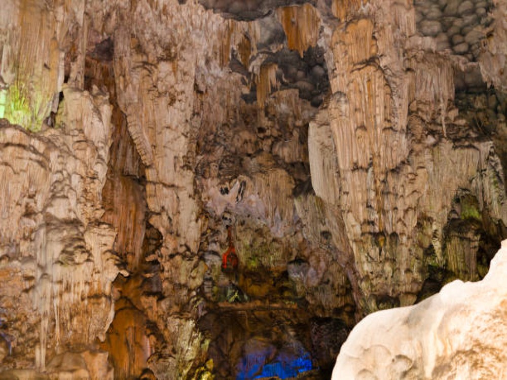 Dau Go Cave