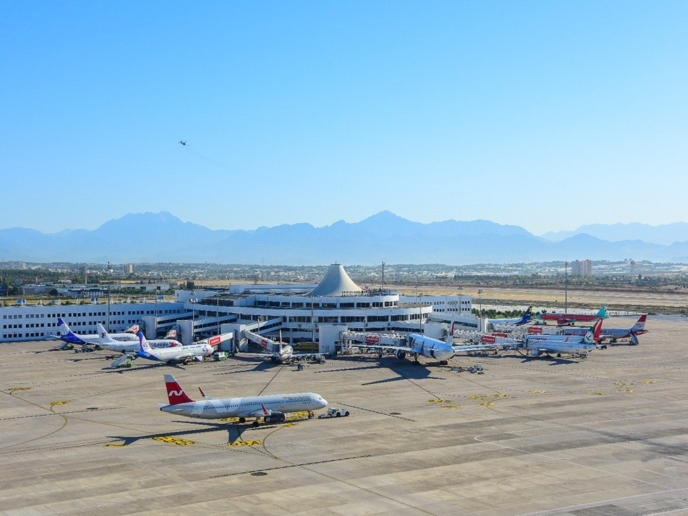 Which airport for Side?