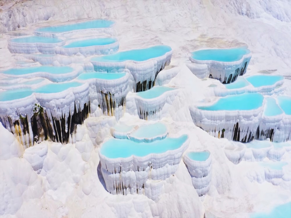 Why is Pamukkale white?
