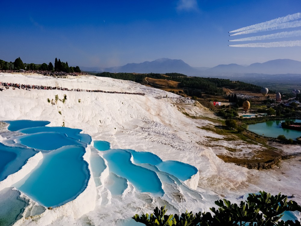 Why is Pamukkale white?