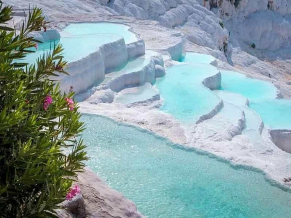 Can you swim in Pamukkale in winter?