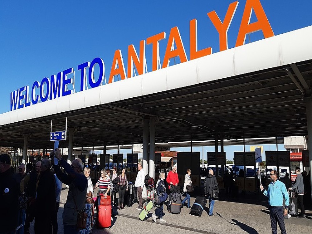 Antalya: What airport is near Lara Beach? | ®ExcursionMania