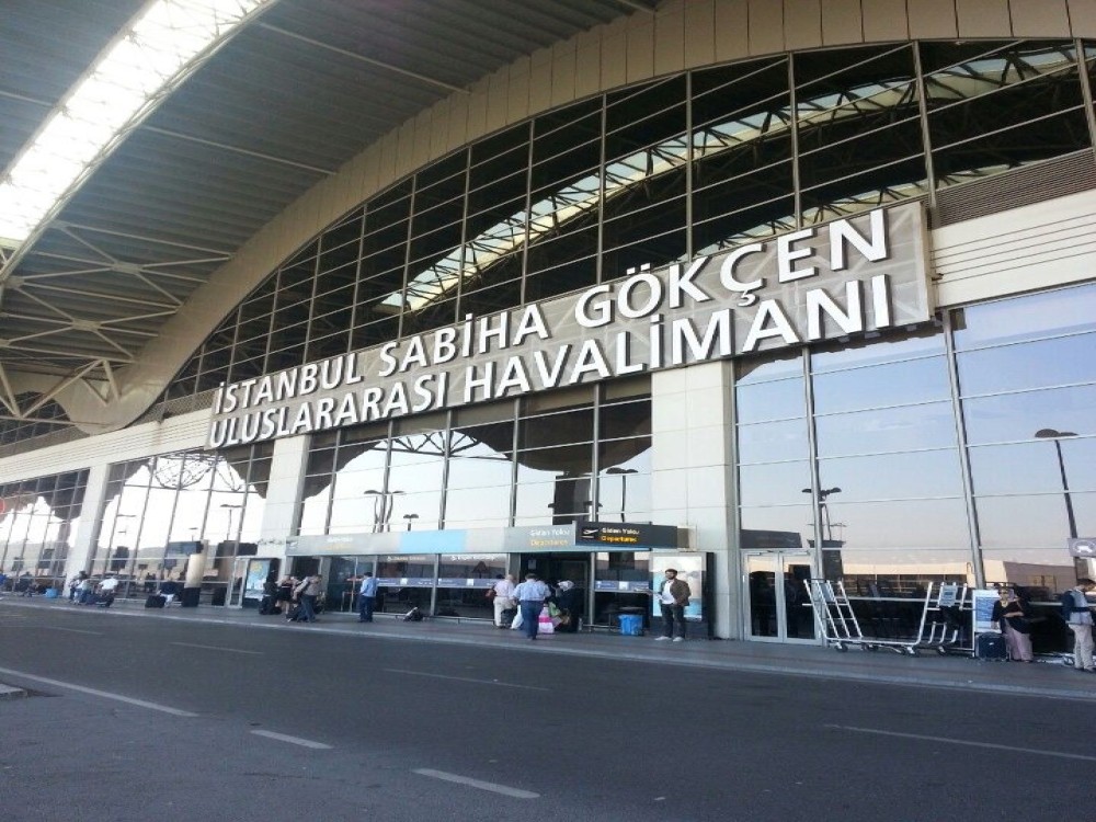 How many airports does Istanbul have?