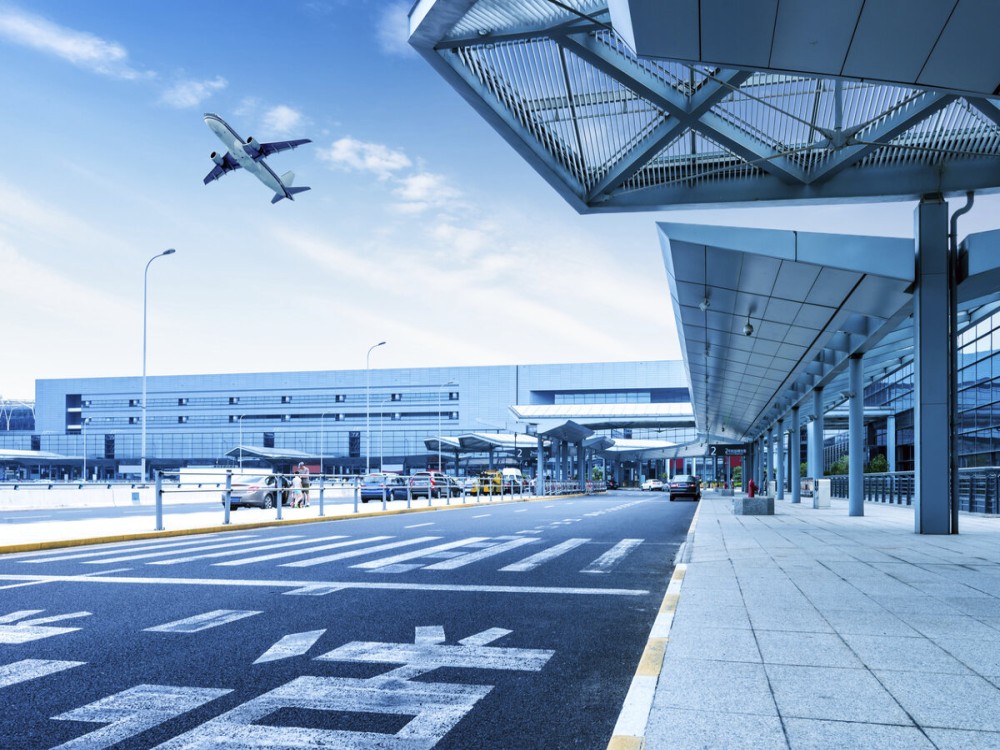 How many airports does Istanbul have?