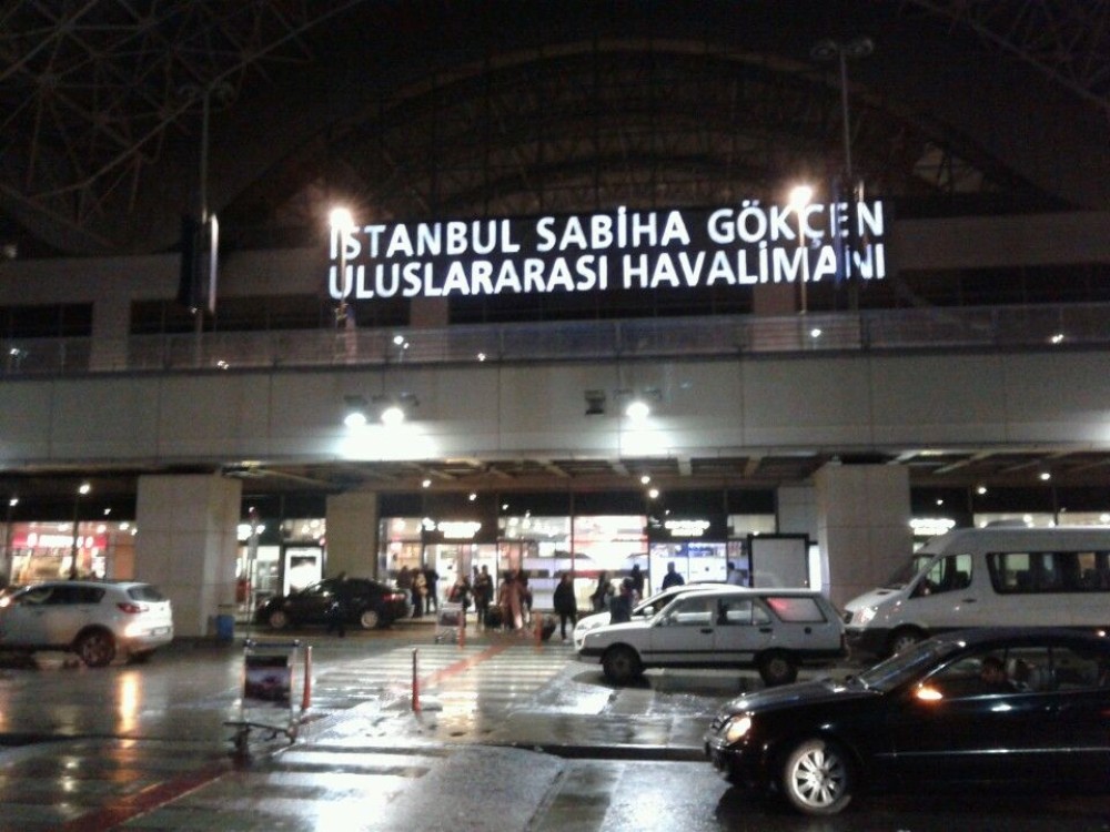 How many airports does Istanbul have?