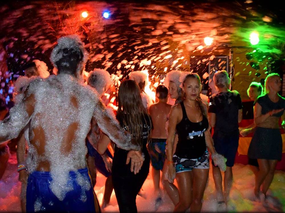 Is Icmeler good for nightlife?