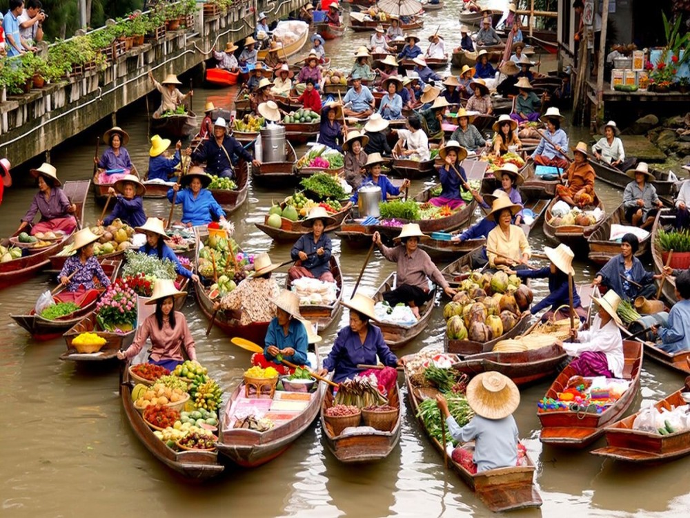 Damnoen Saduak Floating Market