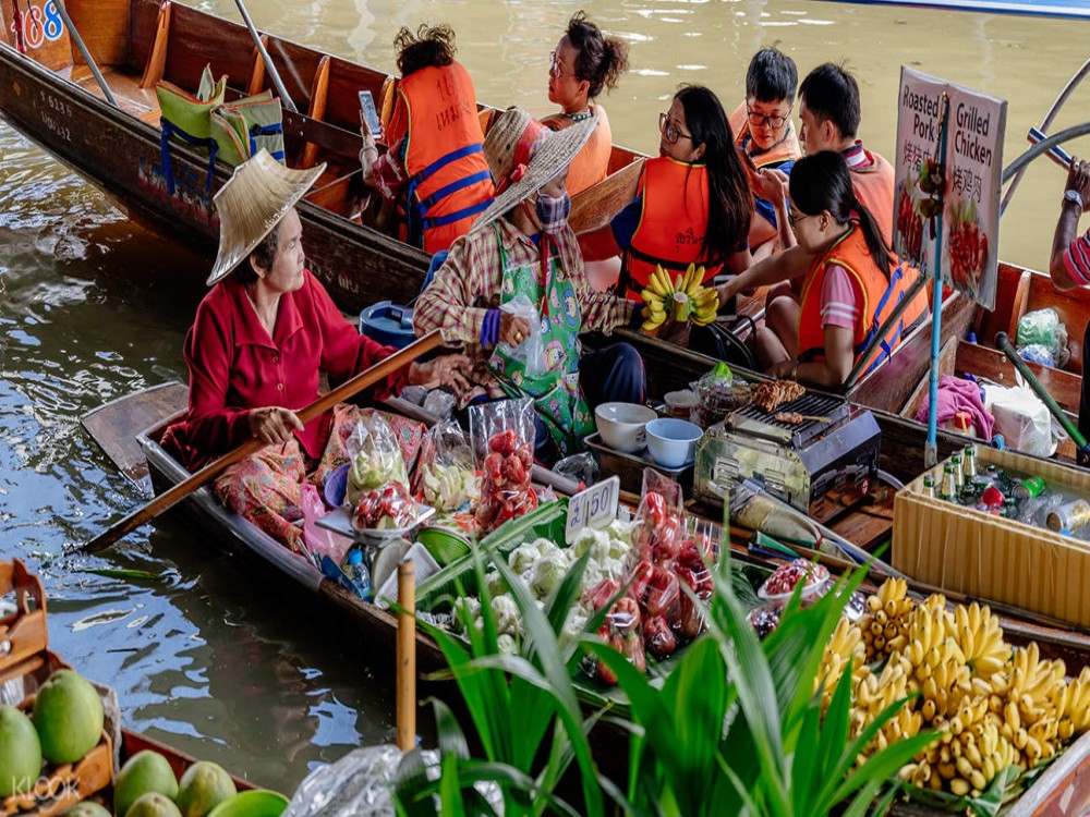Damnoen Saduak Floating Market