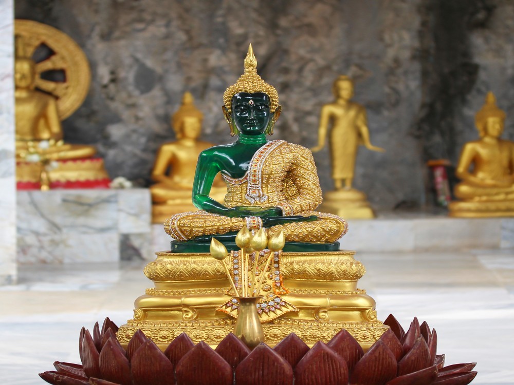  Temple of the Emerald Buddha (Wat Phra Kaew)