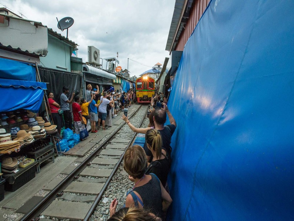 Maeklong Railway Market