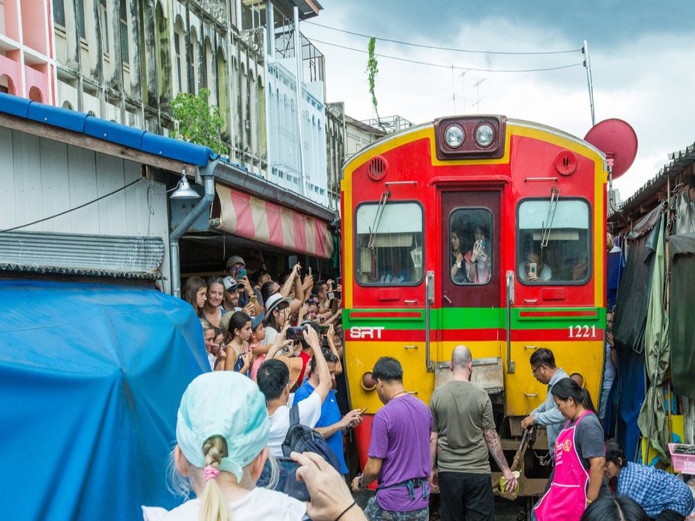 Maeklong Railway Market