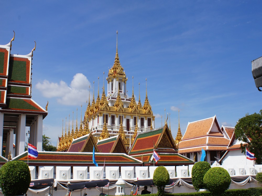 Wat Ratchanatdaram Woravihara (Loha Prasat)