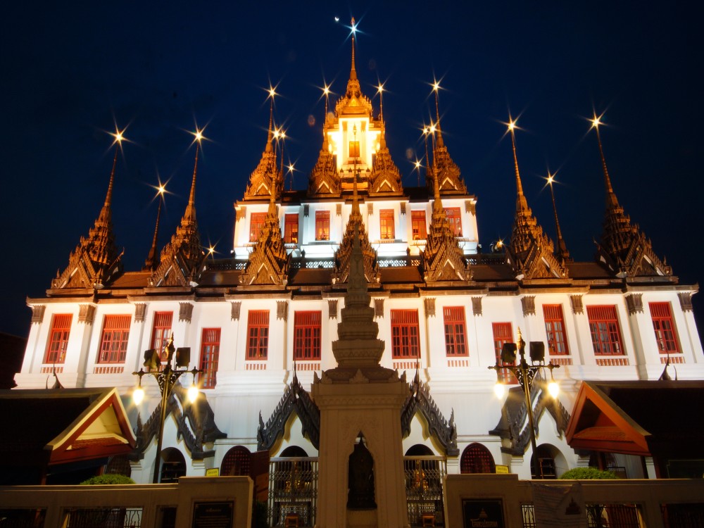 Wat Ratchanatdaram Woravihara (Loha Prasat)