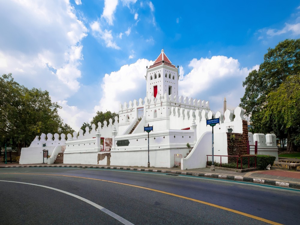 Phra Sumen Fort