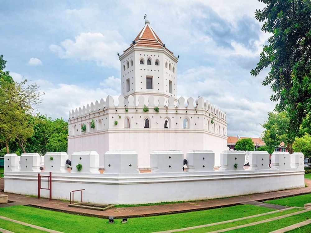 Phra Sumen Fort