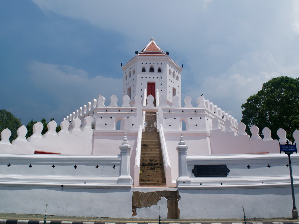 Phra Sumen Fort